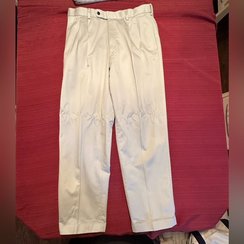 Nice pair of dress khakis like new great condition
